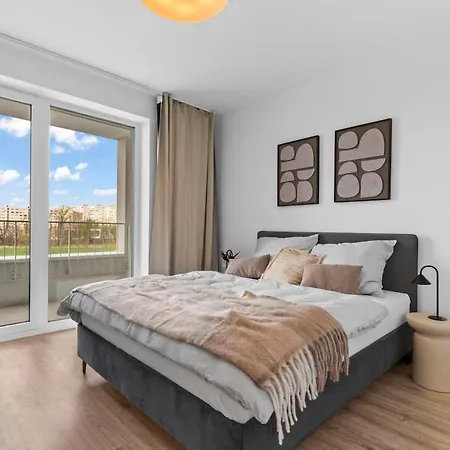 Slnecnice 1-bedroom On Floor 3 With Parking By Skyviews Apartmán