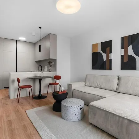 Apartmán Slnecnice 1-bedroom On Floor 3 With Parking By Skyviews Bratislava
